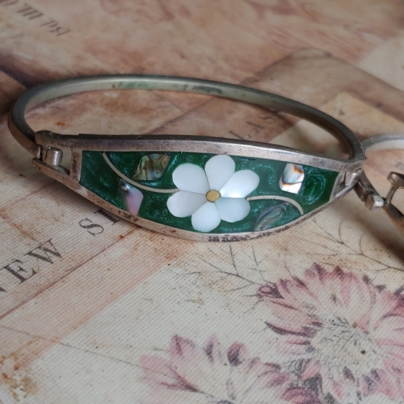 Set of vintage flower inlay bracelets - Picture 2 of 4